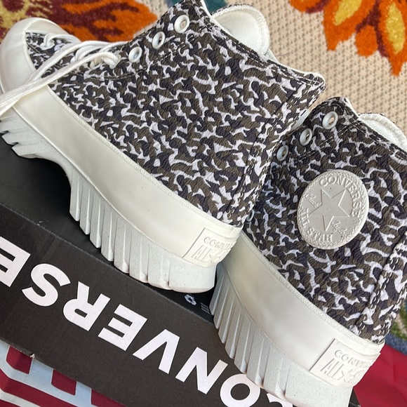 Converse A00877C
CTAS LUGGED 2.0 HI
SAND DUNE/EGRET/EGRET
WMNS sneakers Platform - Picture 14 of 16